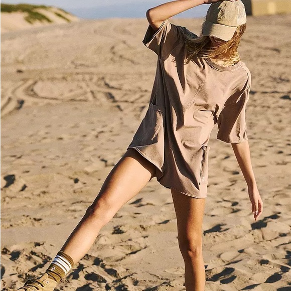 Free People FP Movement Hot Shot Tee Romper in Medium Mocha.  T-Shirt Romper NWT - Picture 2 of 16